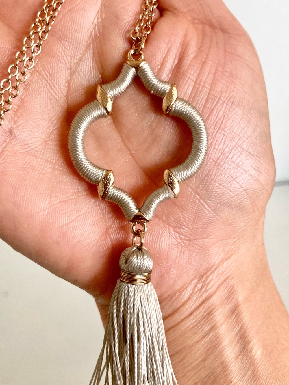 Light gray Pendant Tassel preloved long chain Necklace Elegant Women's Jewelry - Picture 2 of 7